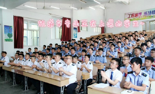 石家莊東華鐵路學(xué)校哪個(gè)專(zhuān)業(yè)適合男生學(xué)習(xí)？