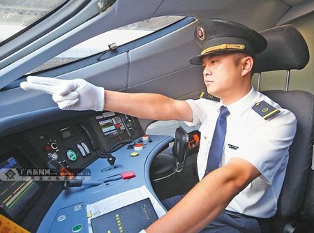 男生想要報(bào)考鐵路學(xué)校選什么專(zhuān)業(yè)好？
