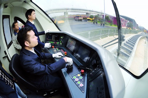 考火車司機(jī)必須是在職人員嗎？