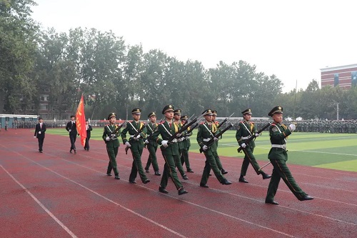 農(nóng)村戶口學(xué)生報名石家莊東華鐵路學(xué)校能減免學(xué)費嗎？