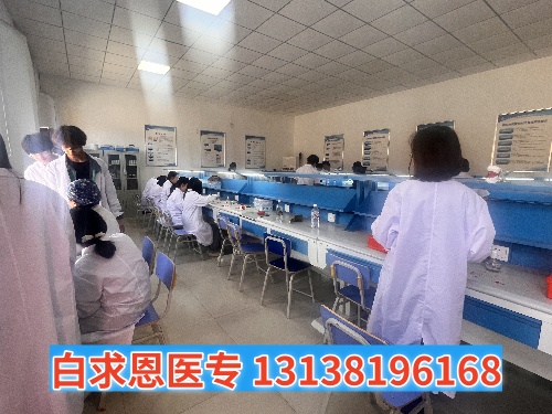 石家莊白求恩醫(yī)學(xué)中專學(xué)校多長時(shí)間放假一次？